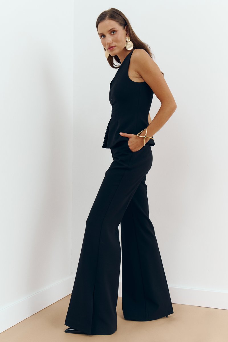 Чорні штани-кльош зі стрілками
Чорні штани-кльош зі стрілками