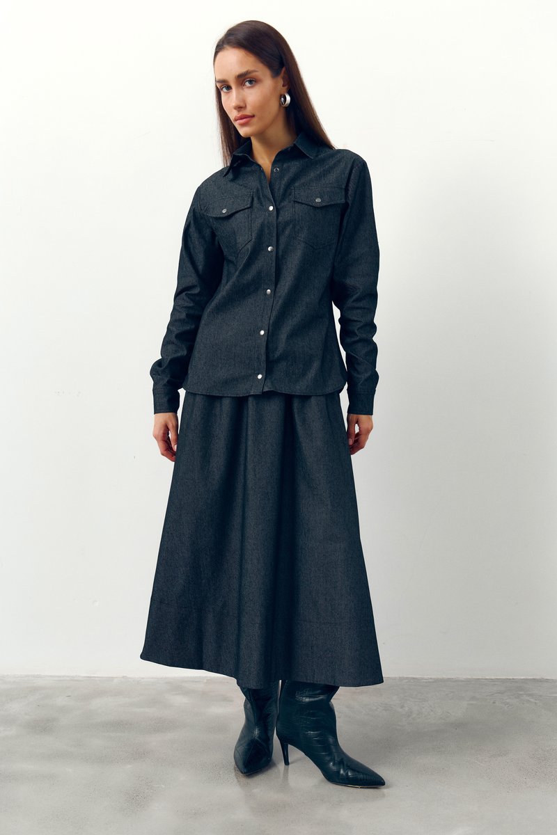 Чорна сорочка із деніму на кнопках
Чорна сорочка із деніму на кнопках