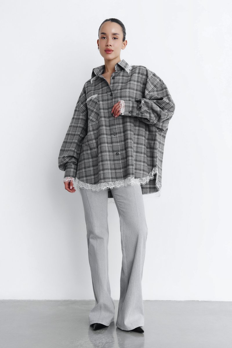 Сіра картата сорочка оверсайз з мереживом
Сіра картата сорочка оверсайз з мереживом