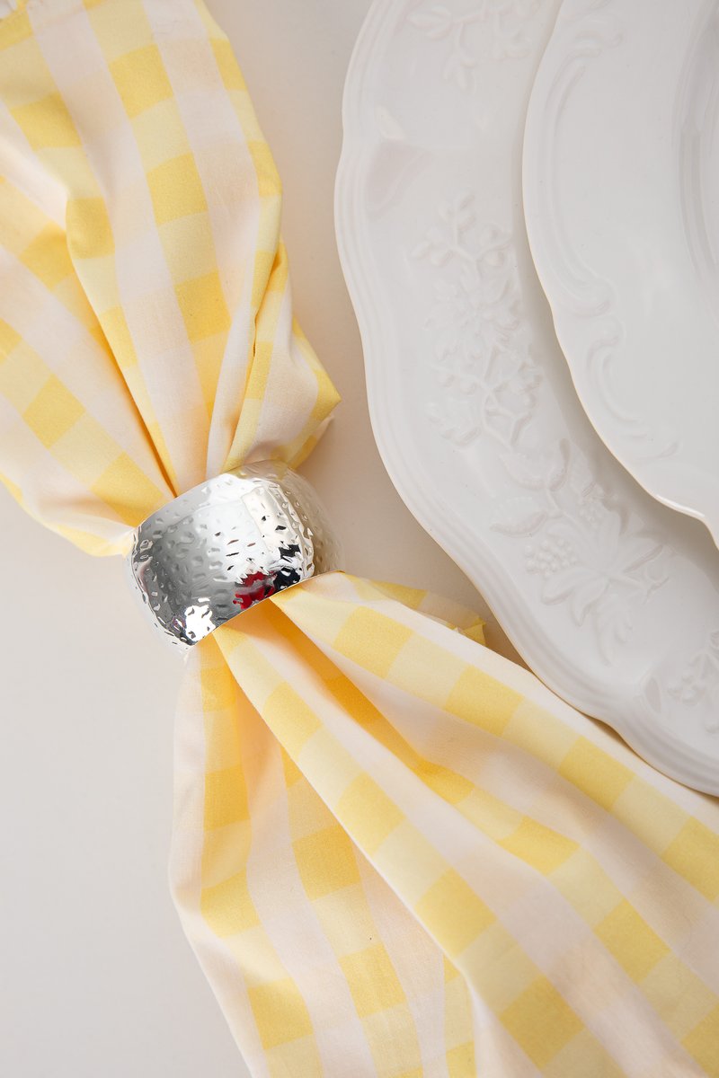 Сріблясте кільце для серветок
Сріблясте кільце для серветок