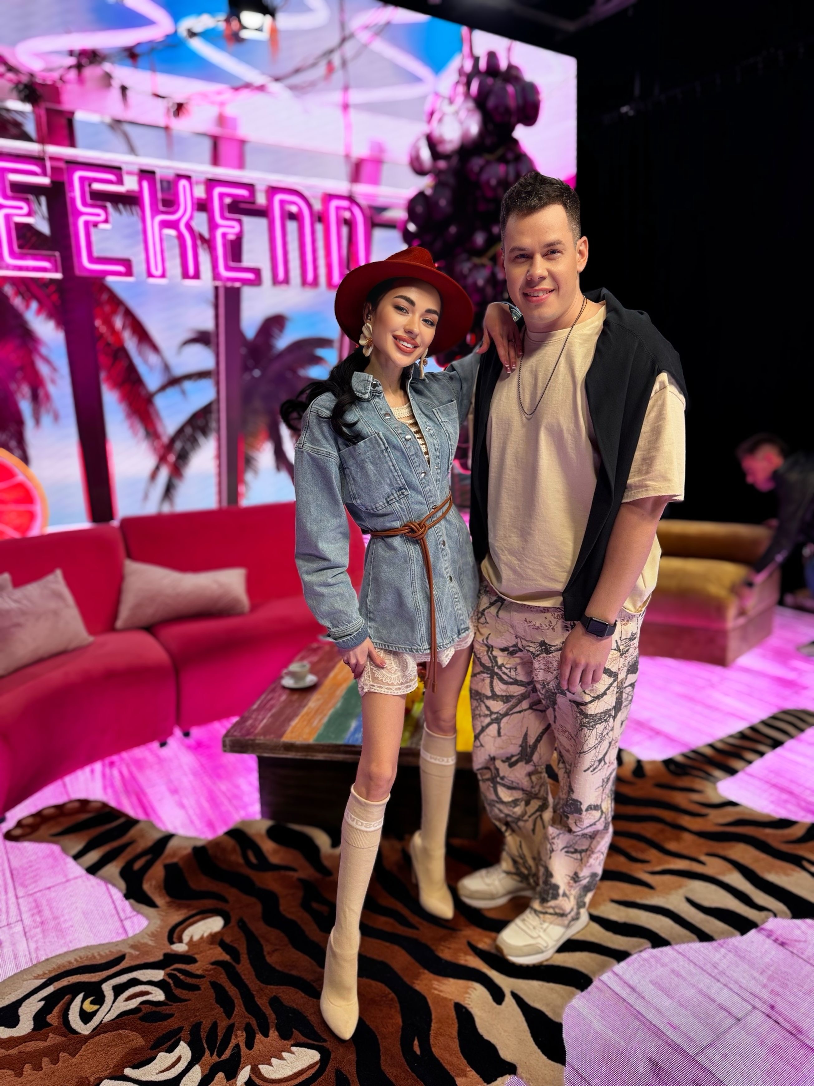 Таня Лі у куртці сорочці Gepur