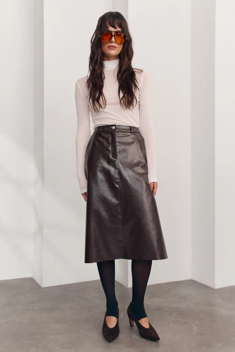 Спідниця міді з екошкіри у шоколадному відтінку
