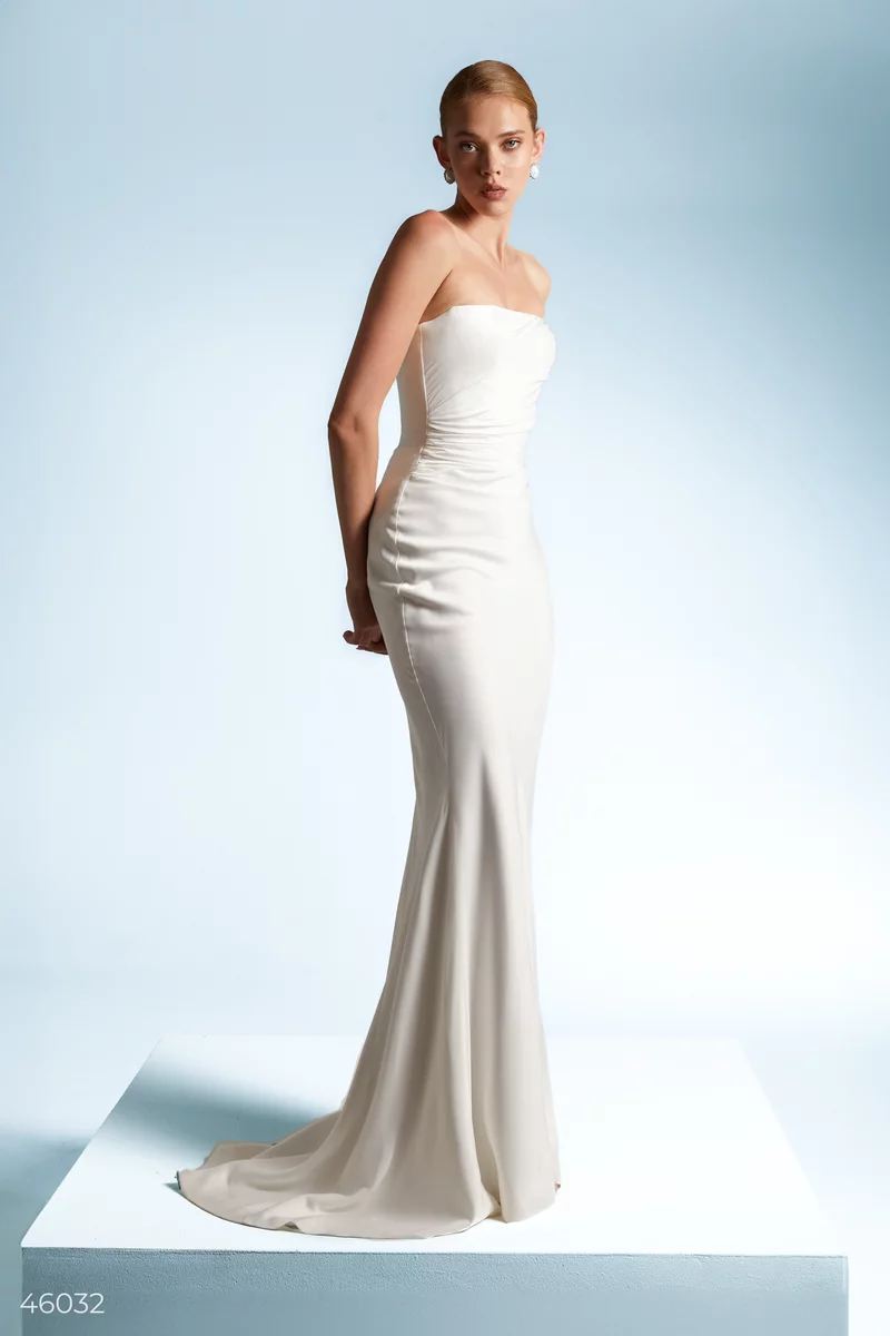 Молочна футлярна сукня з корсетом