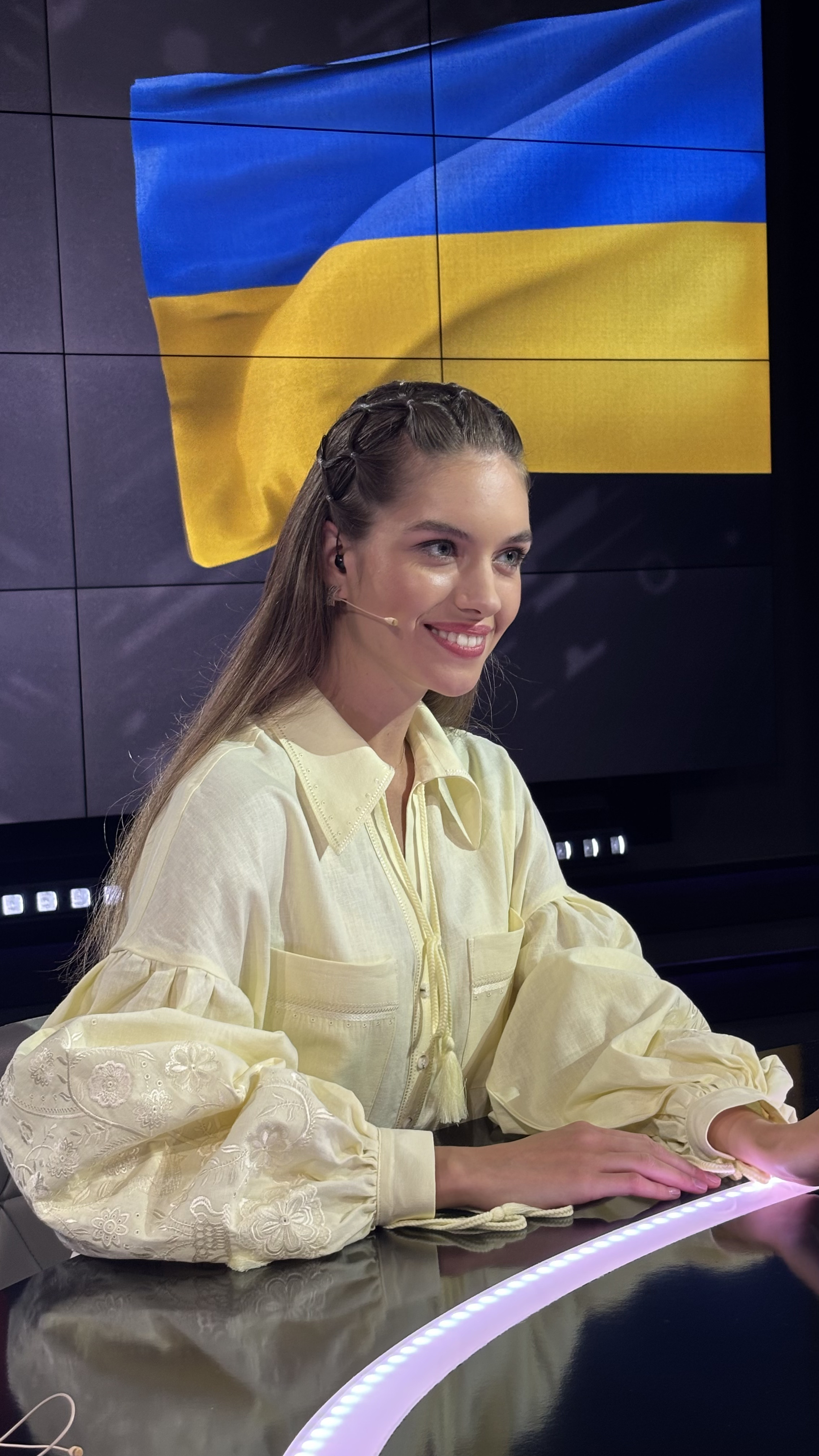 Олександра Кучеренко у віишиванці з колекції GEPUR X Svarga