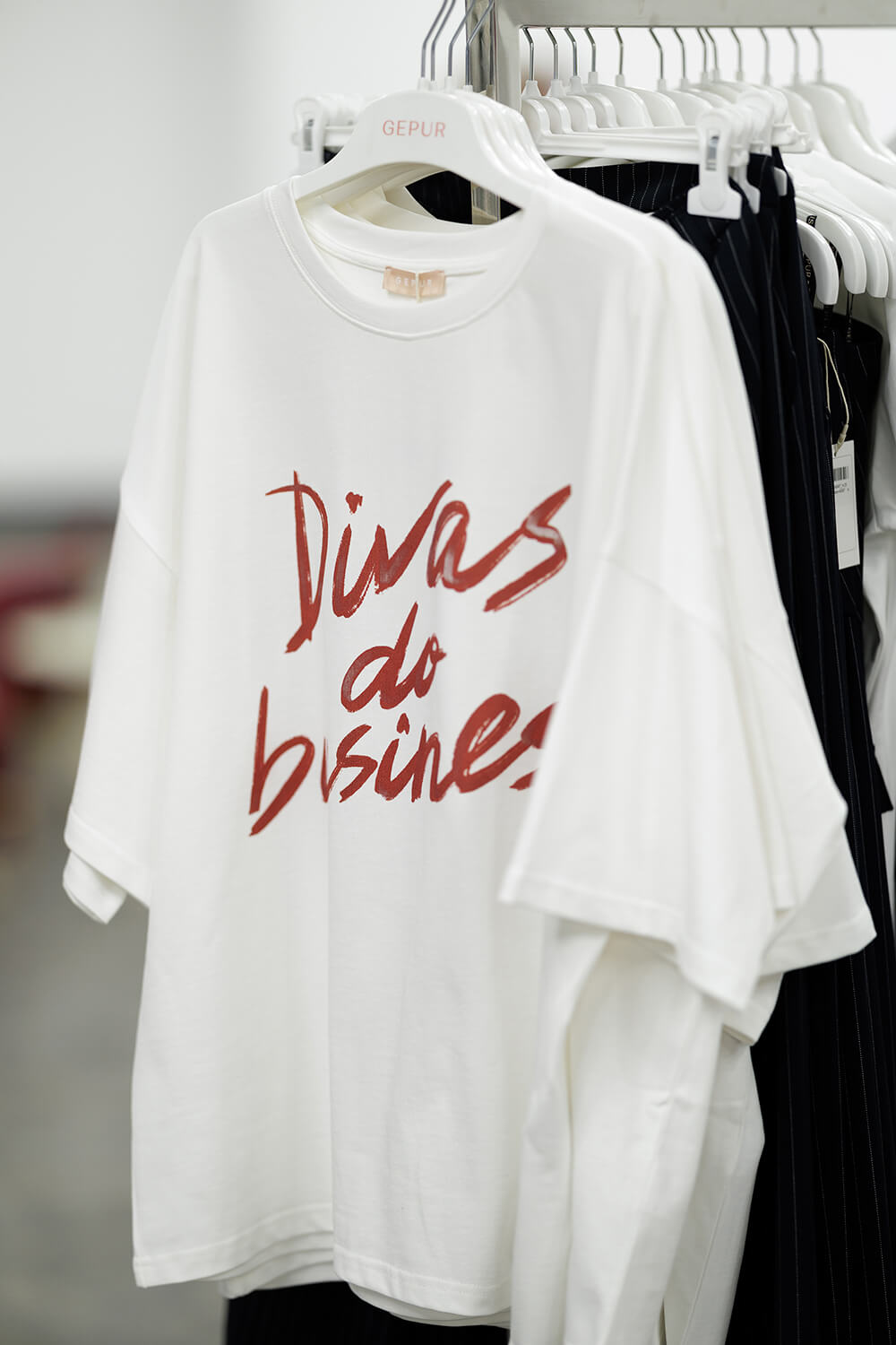 Футболка з лого конференції Divas Do Business