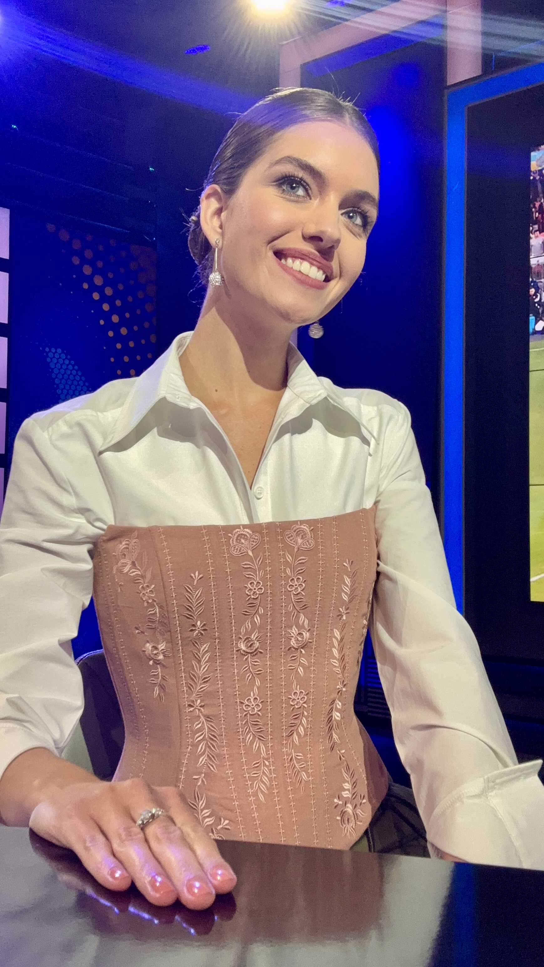 Олександра Кучеренко у коорсеті “Мальованка” з колекції GEPUR X Svarga