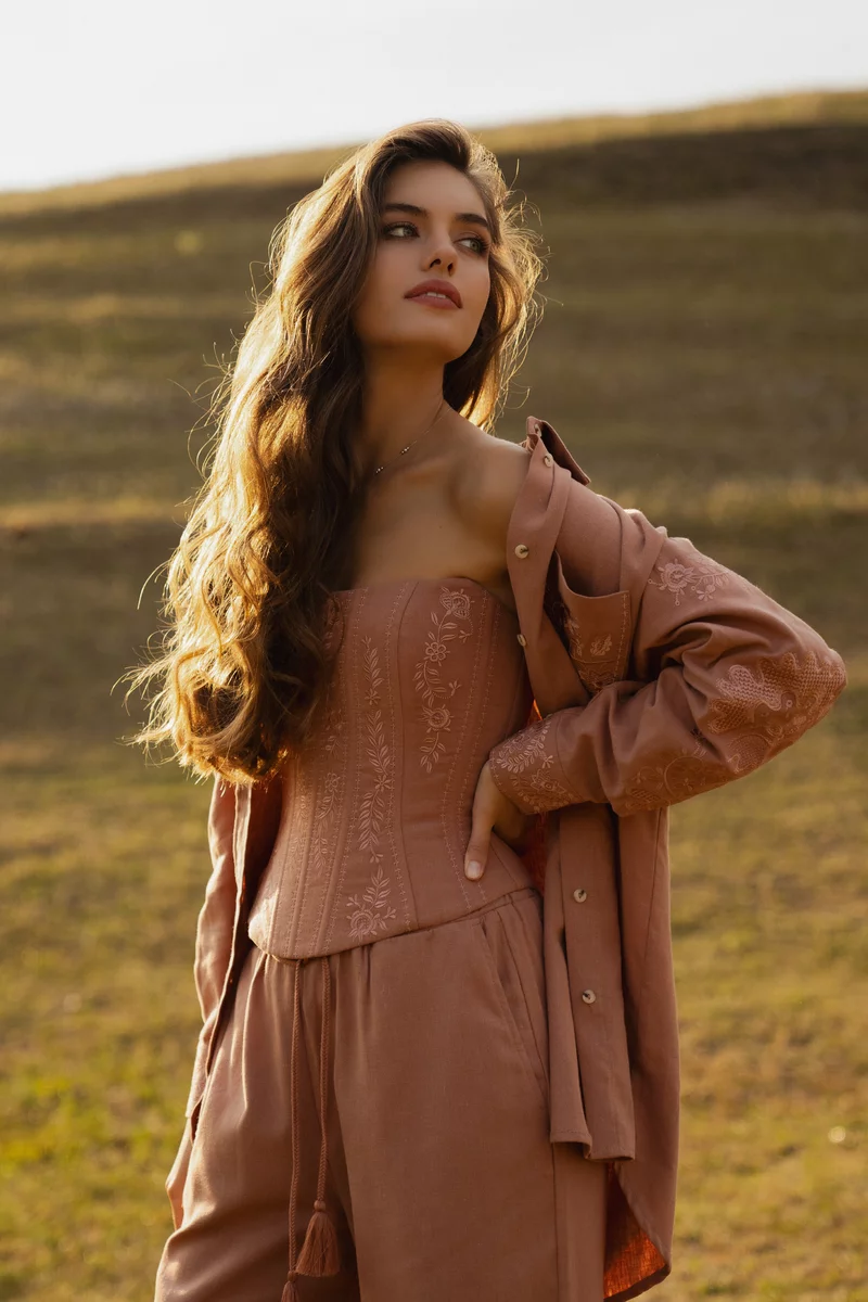 Лляний корсет-вишиванка "Мальованка" у відтінку моко від Gepur