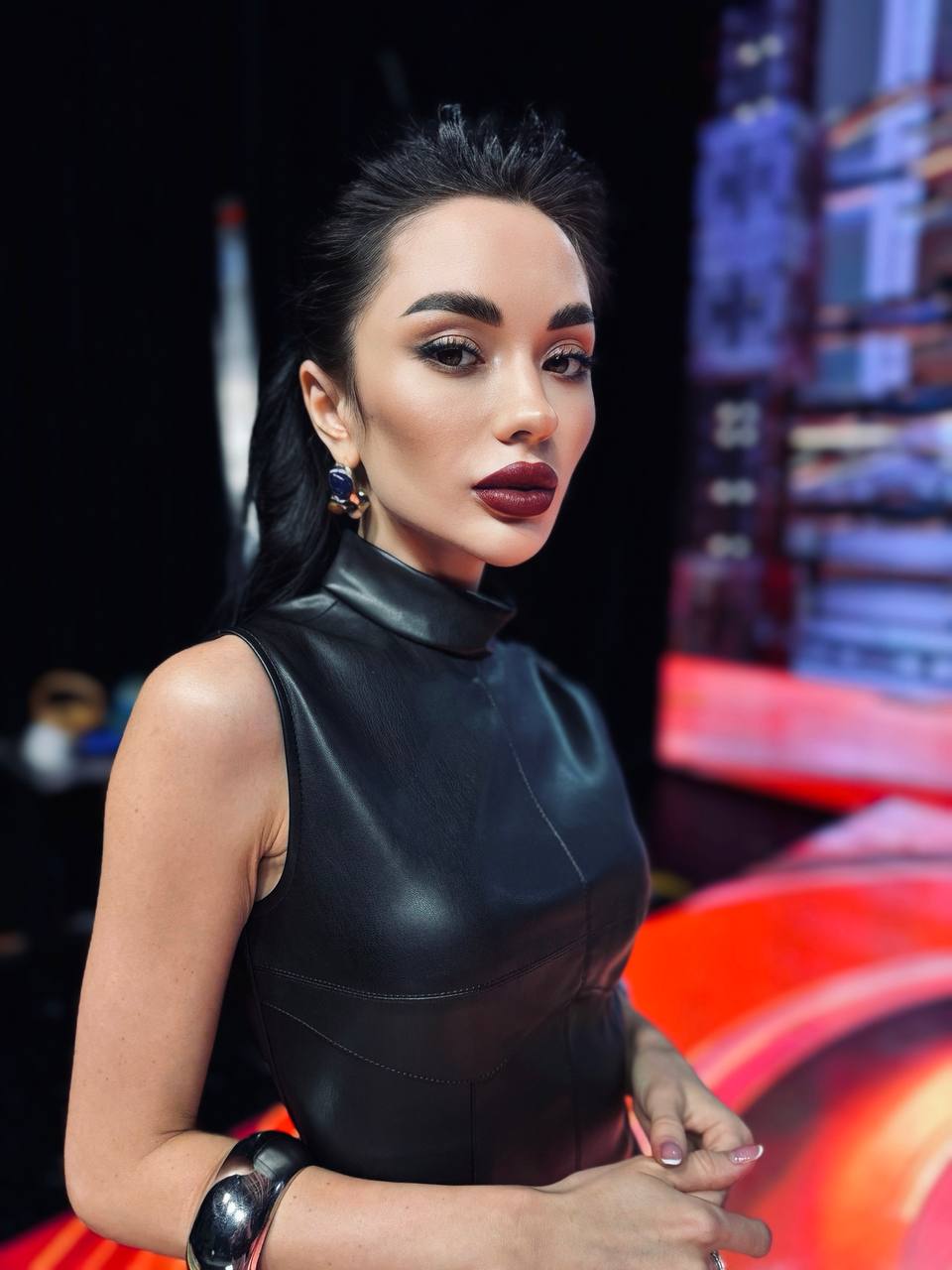 Таня Лі у чорній сукні Gepur