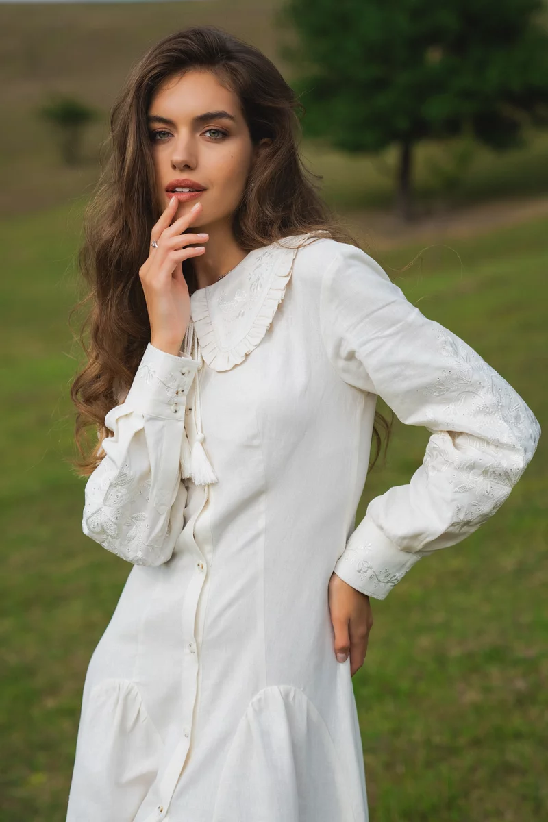 Молочна лляна сукня "Голубка" з вишивкою