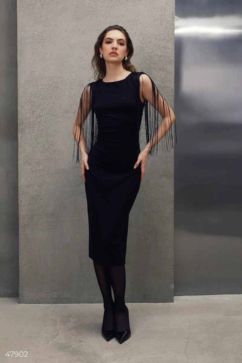 Черное платье миди с бахромой