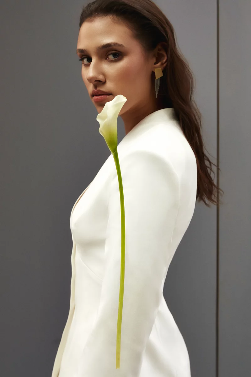 Молочний жакет Gepur із v-вирізом