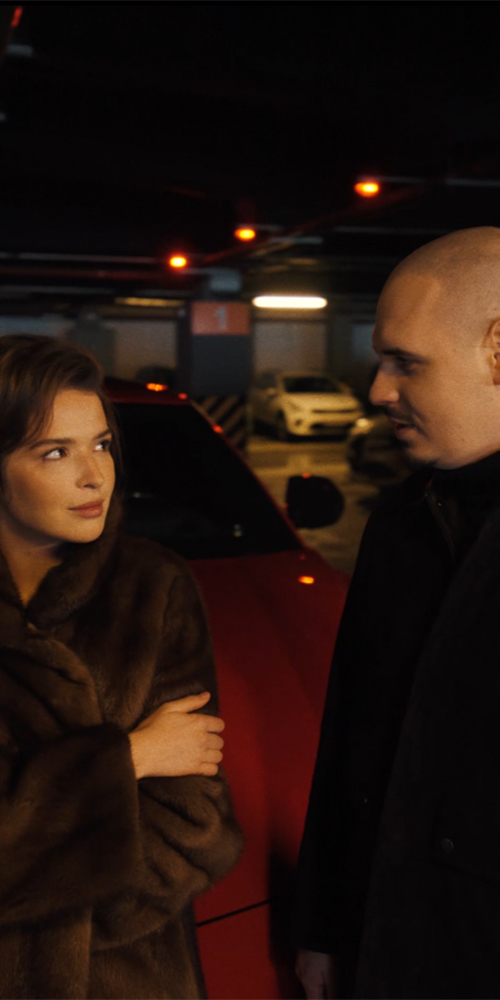 Іра Пономаренко у кліпі на пісню «Випливем»