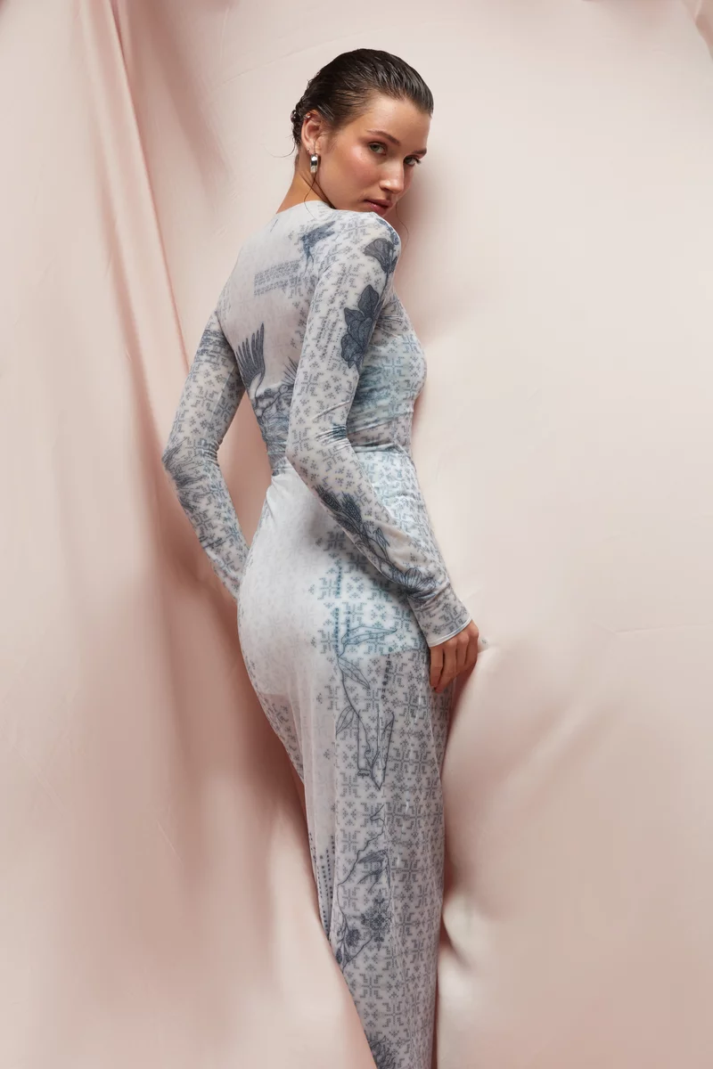 Молочна сукня у сітку з принтом Душа