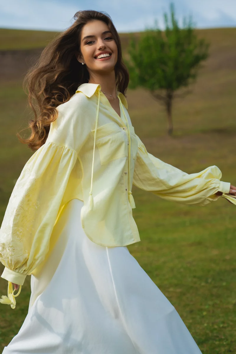 Ніжно жовта вишиванка "Гілля" з натурального льону