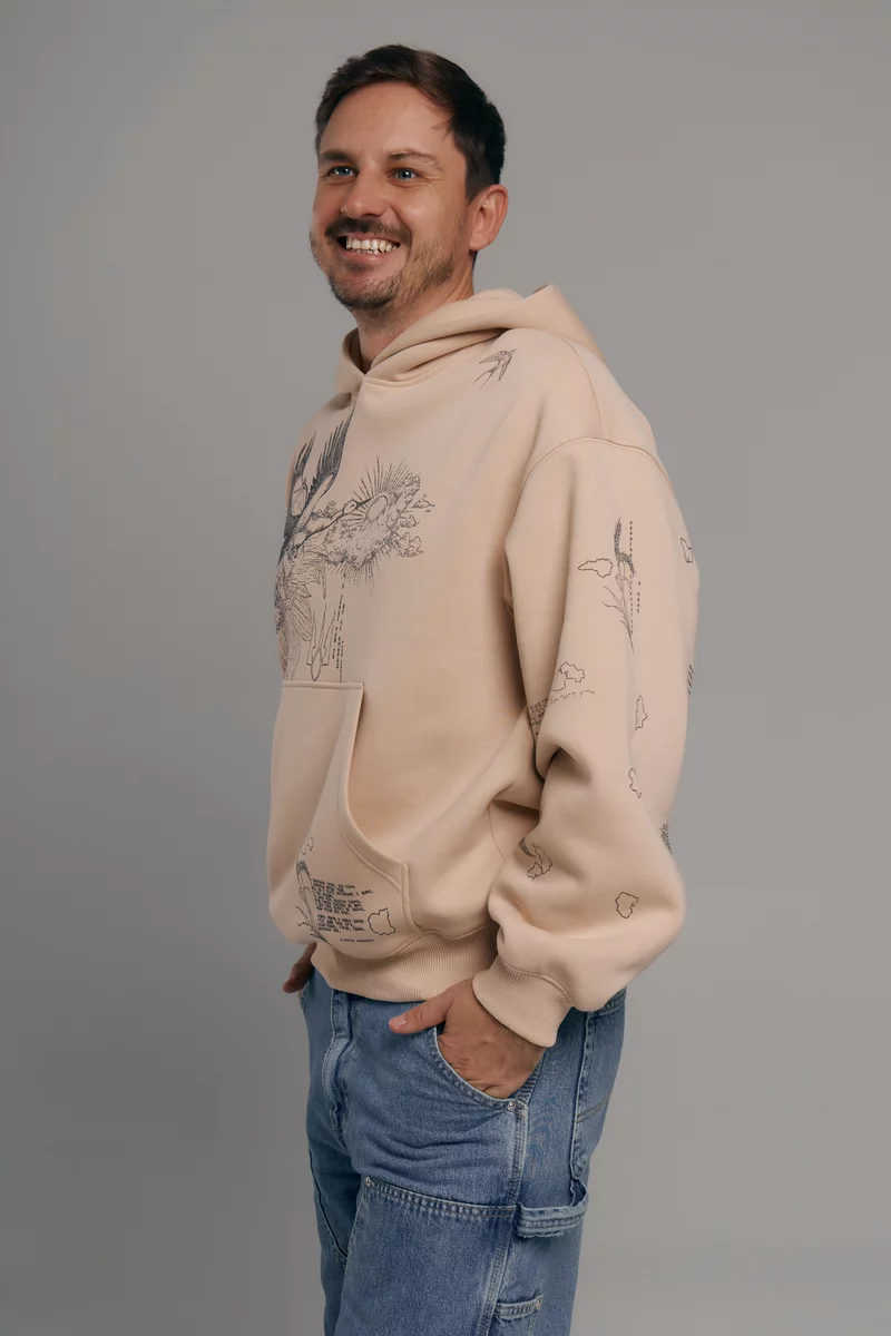 Олег Садовский в мужском худи