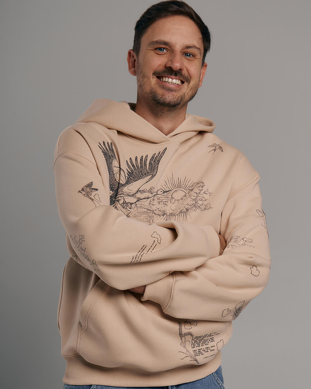 Олег Садовський у чоловічому худі за колекції Душа