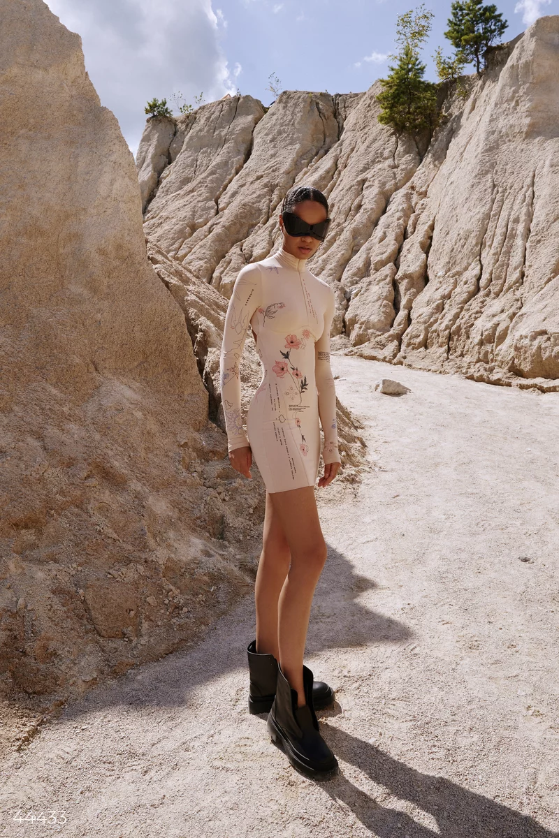 Образ для фотосессии на природе в платье с принтом Soul - фото 2