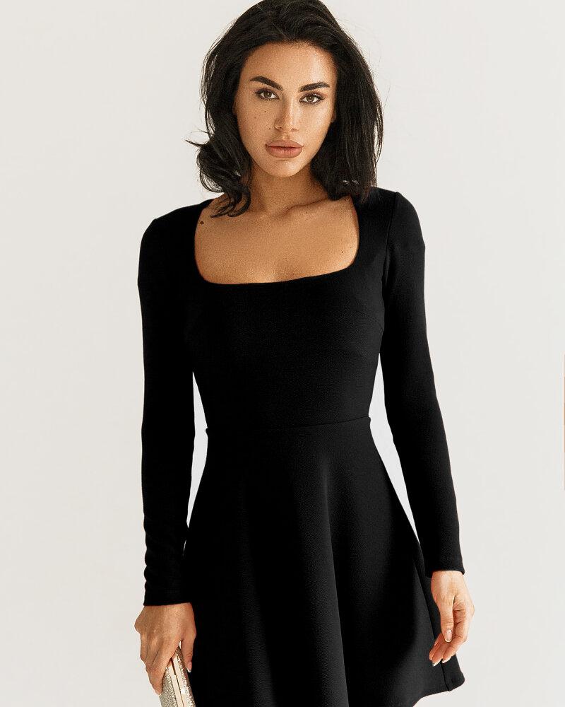 

Лаконичное черное платье