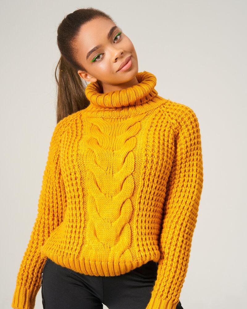 

Вязаный женский свитер