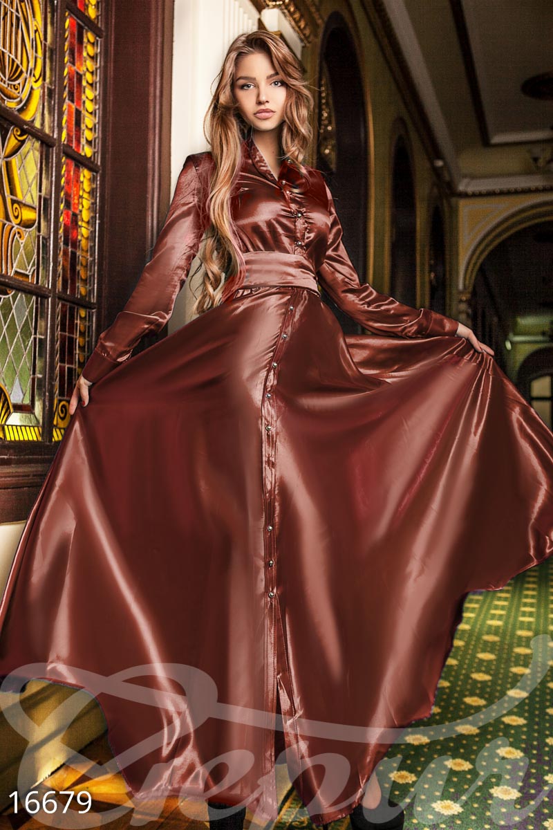 Шоколадное атласное платье с манжетами фотография 1