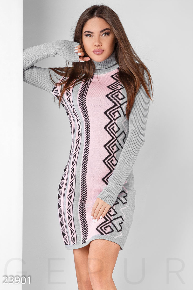 Платье-свитер с орнаментом фотография 1