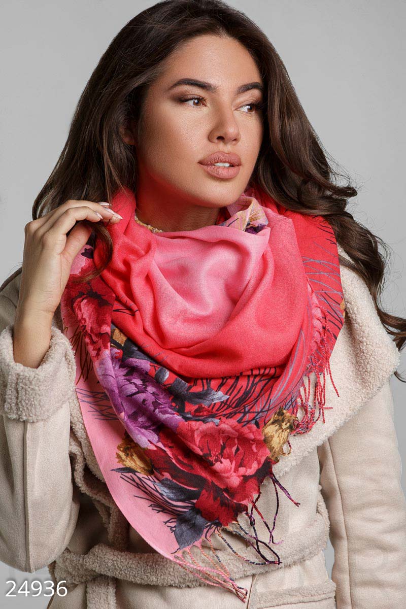 Яркий шарф-палантин photo 1
