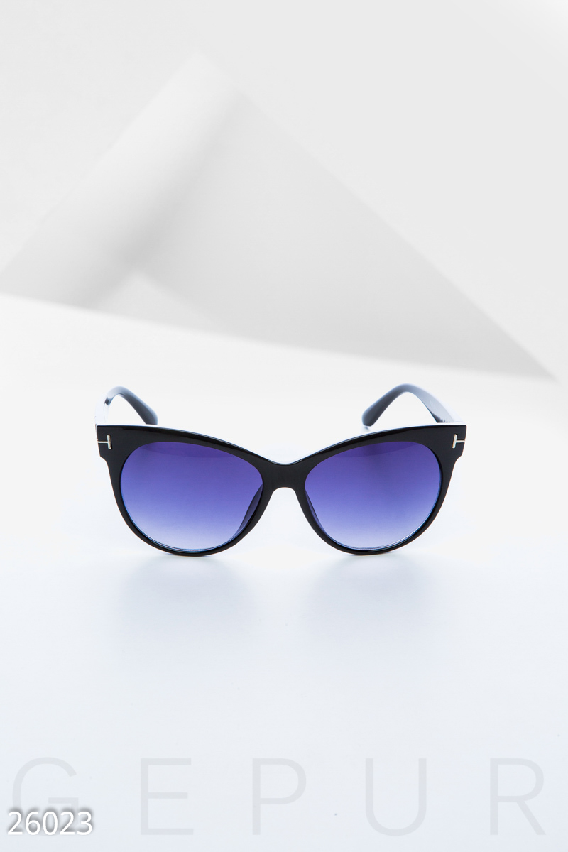 Лаконичные солнцезащитные очки photo 1
