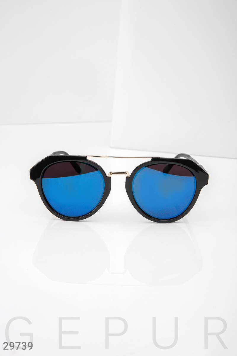 Стильные солнцезащитные очки фотографія 1