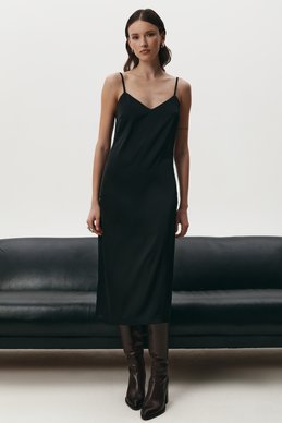Малинова мінімалістична сукня фотографія 1