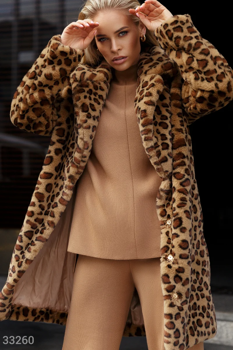 Fur coat in leopard print photo 1