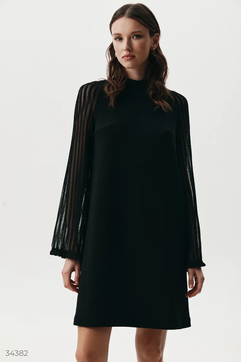Черное платье с ажурными рукавами фотография 1
