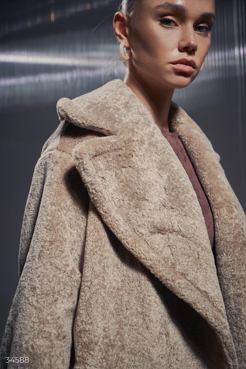 Warm fur coat with a turn-down collar photo 2