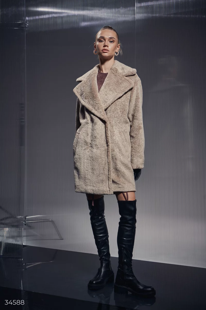 Warm fur coat with a turn-down collar photo 3