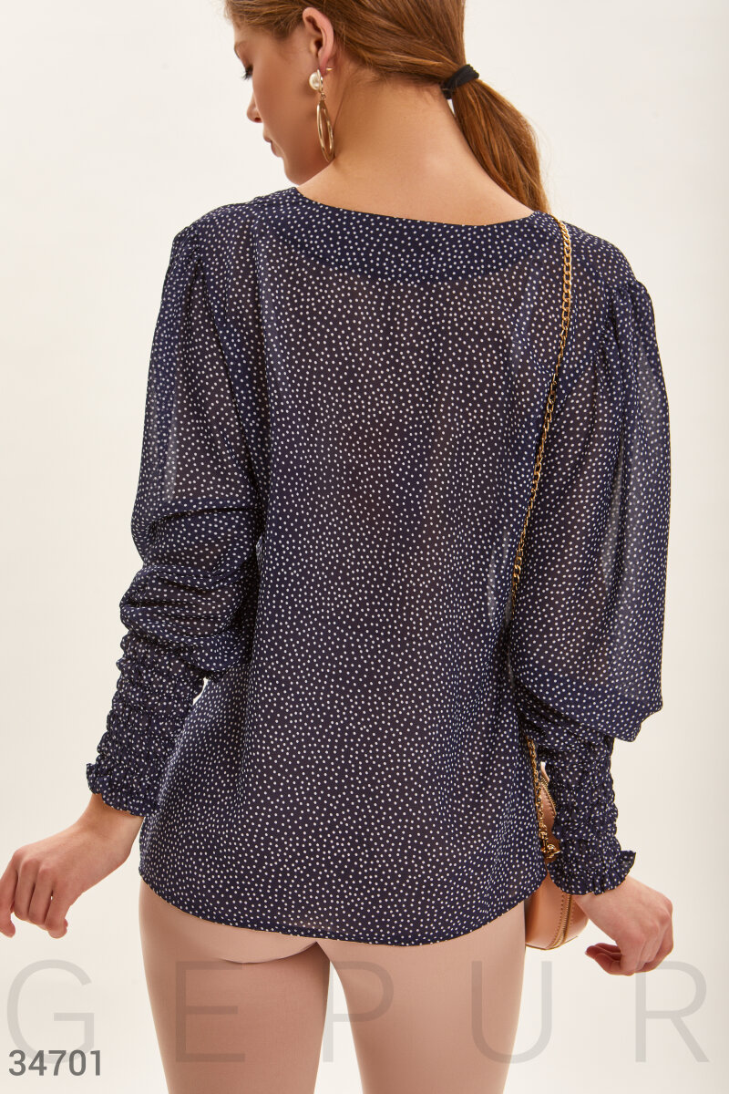 Blouse with sophisticated polka dots