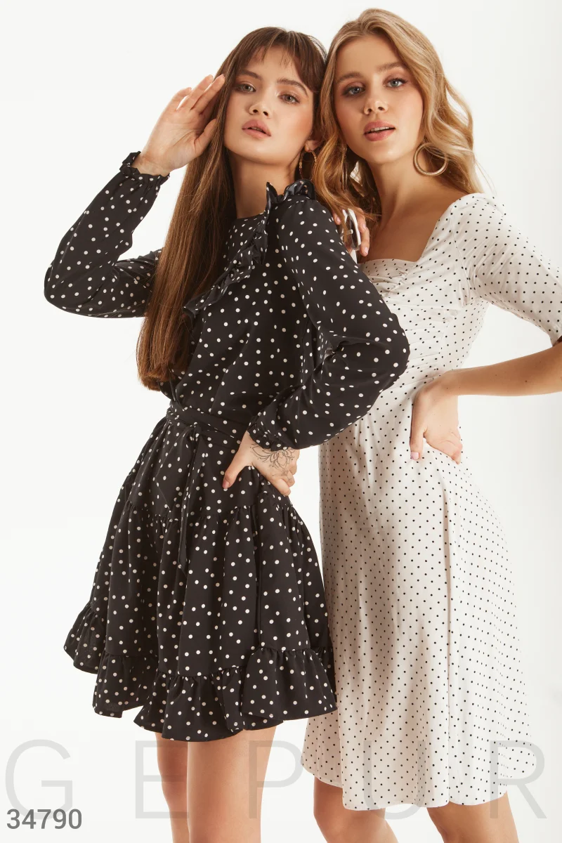 Short dress with black polka dots photo 4