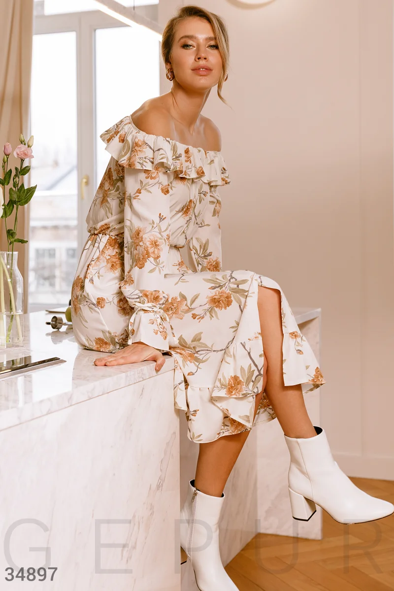 Платье с флористическими мотивами фотографія 1