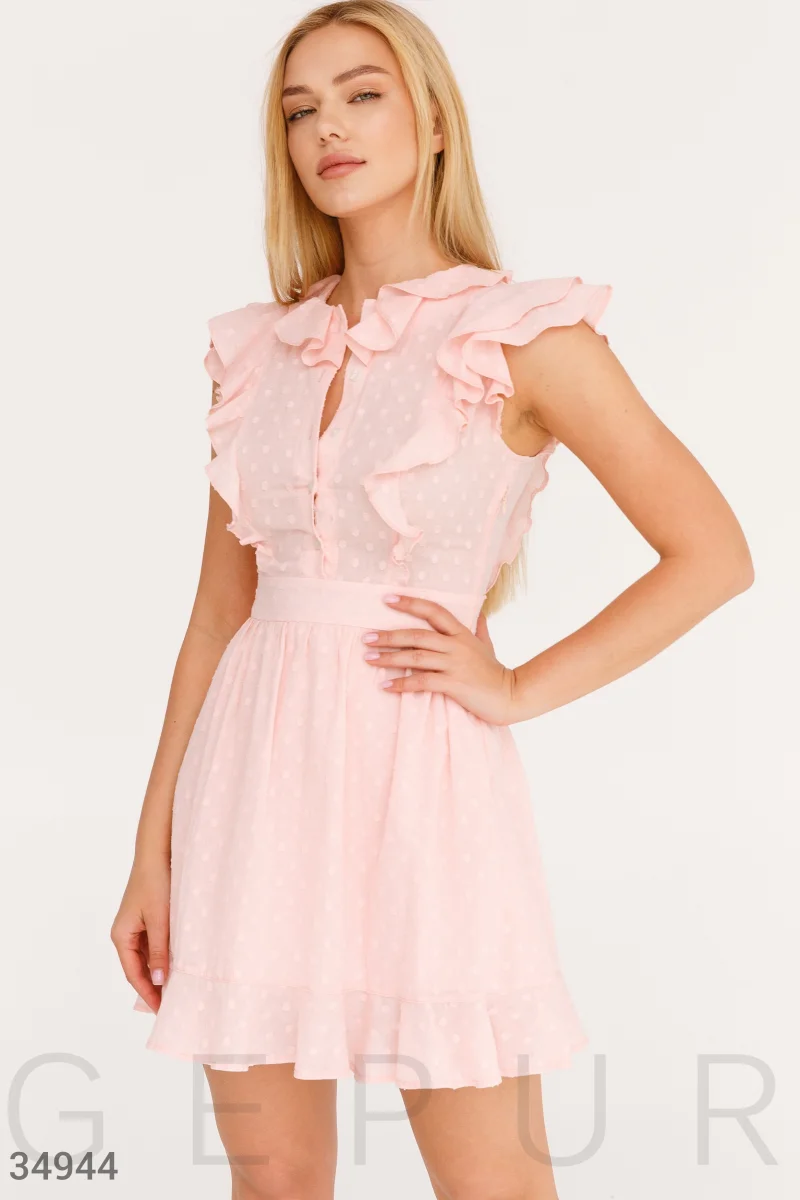 Нежно-розовое приталенное платье фотография 1