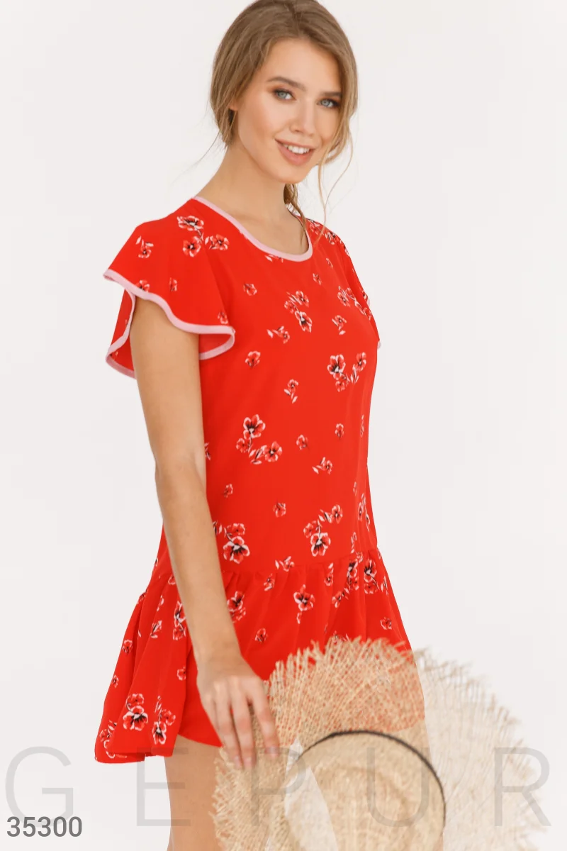 Красное платье с ассиметричным кроем фотография 1