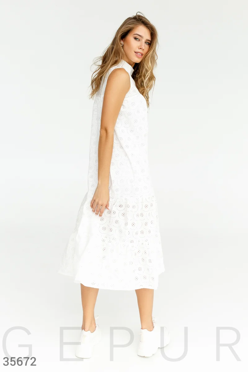 Платье белого цвета свободного кроя фотография 5