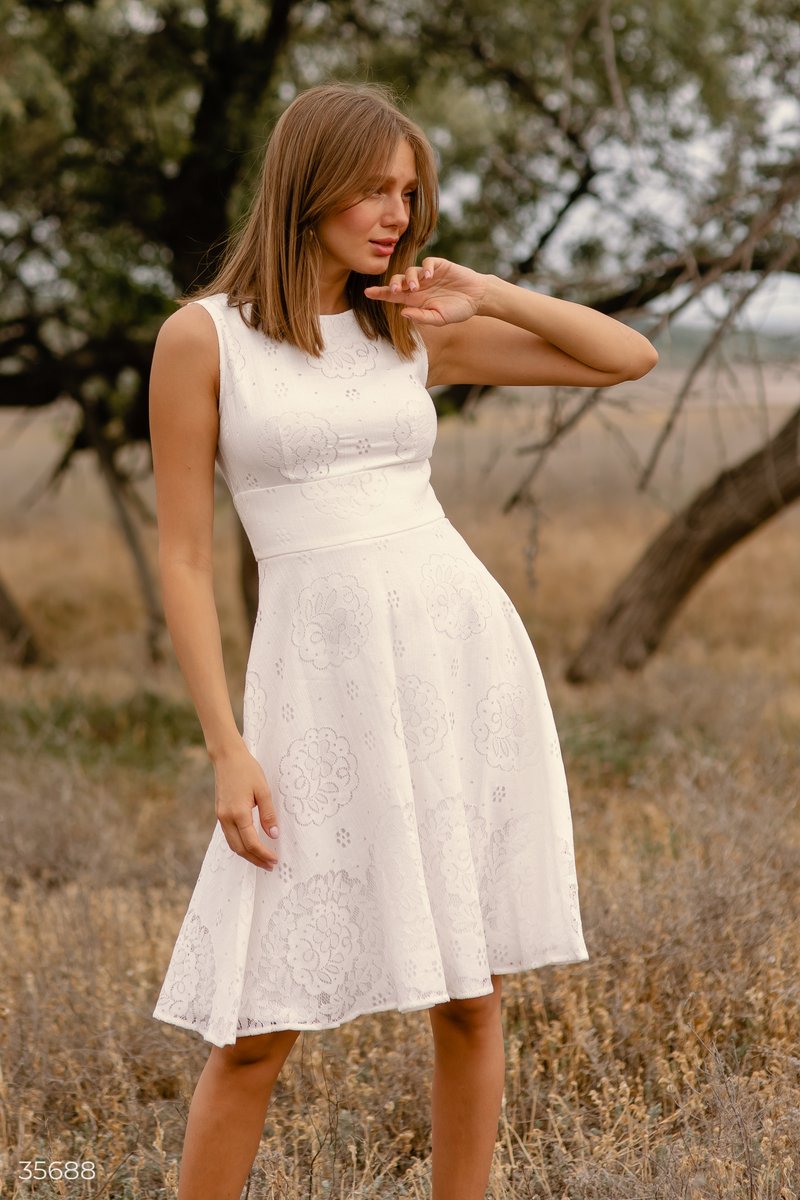 Белое кружевное платье фотография 1