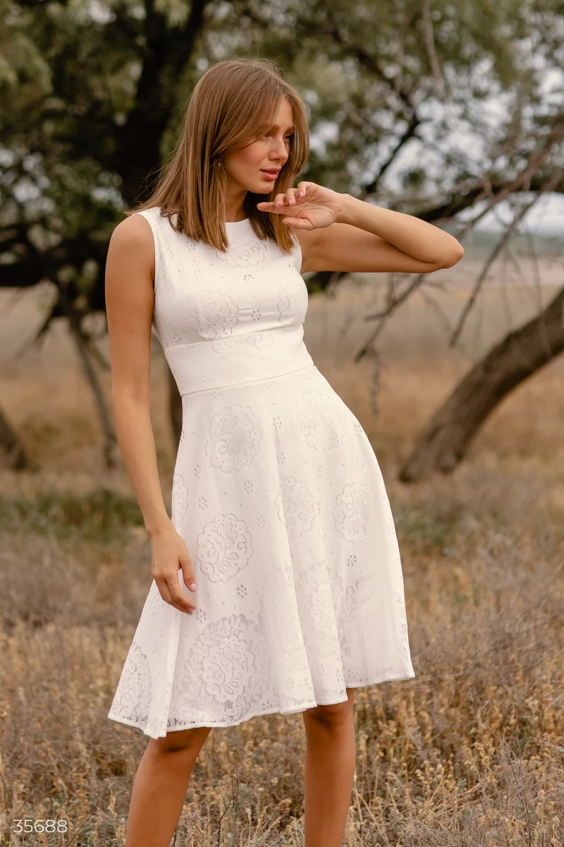 White lace dress photo 1