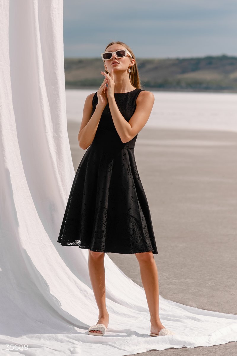 Черное кружевное платье фотография 3