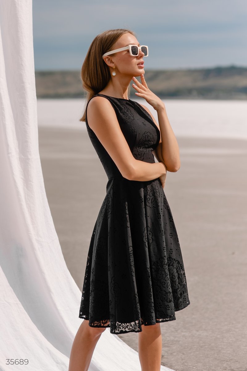 Черное кружевное платье фотография 4