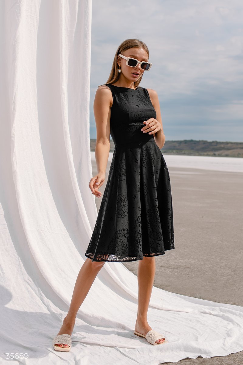 Черное кружевное платье фотография 5