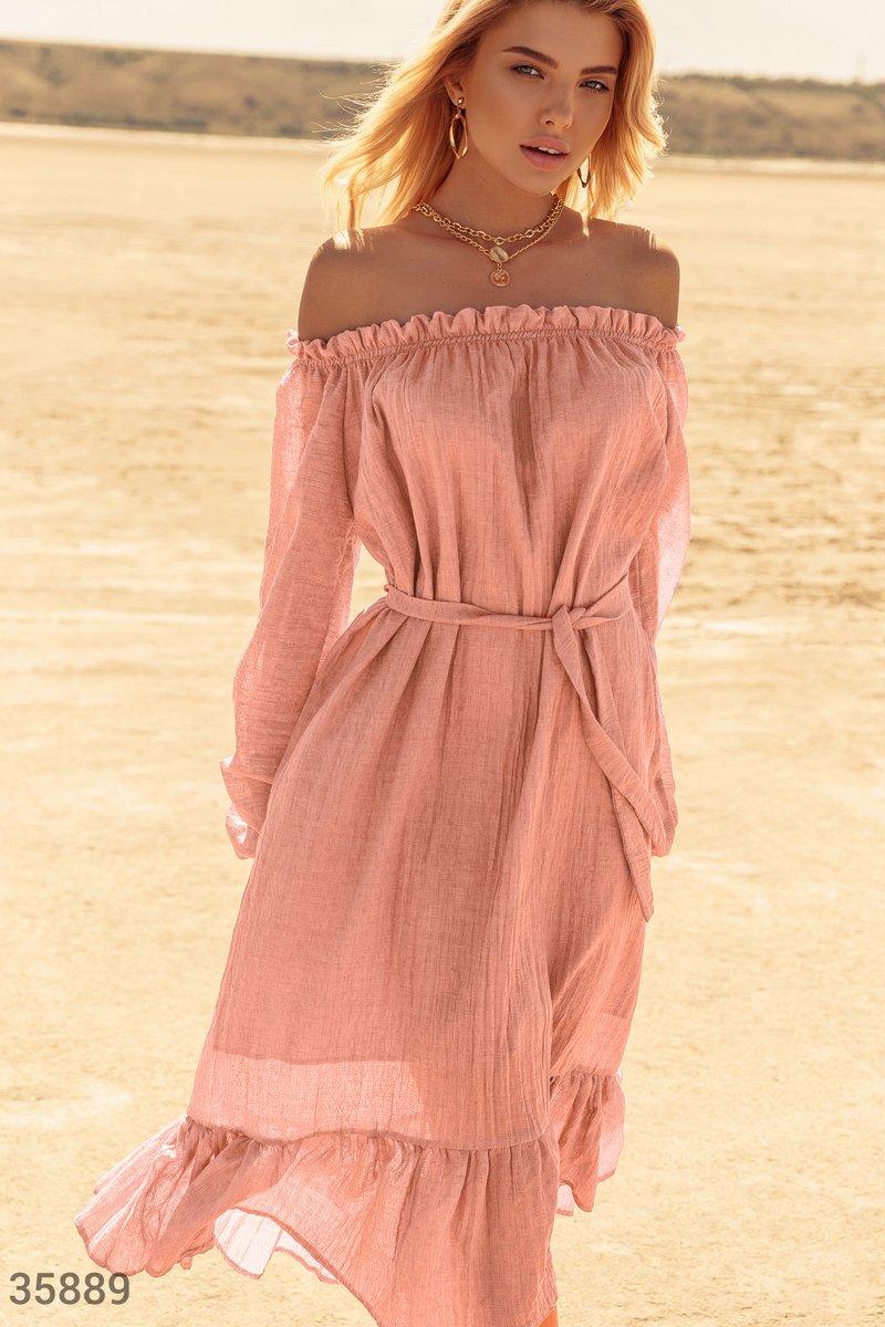 

Ніжне персикове плаття з відкритими плечима