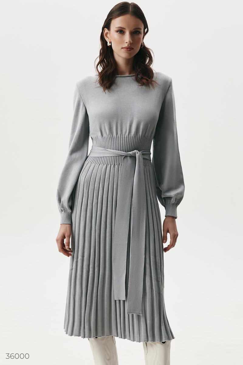 

Сіра трикотажна сукня міді з плісованим низом