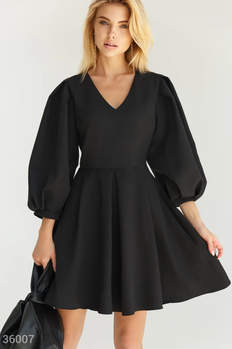 Черное платье-мини фотография 1