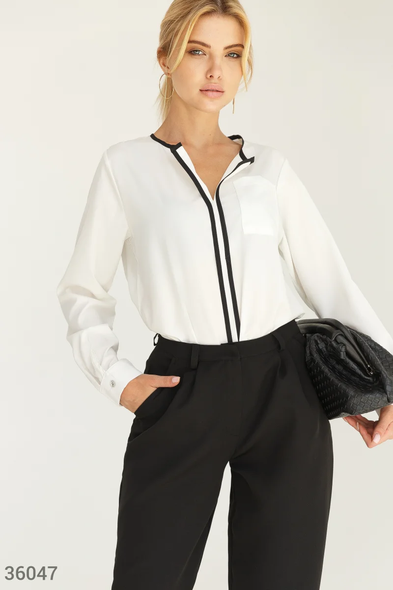 Белая блуза с контрастным кантом фотографія 1