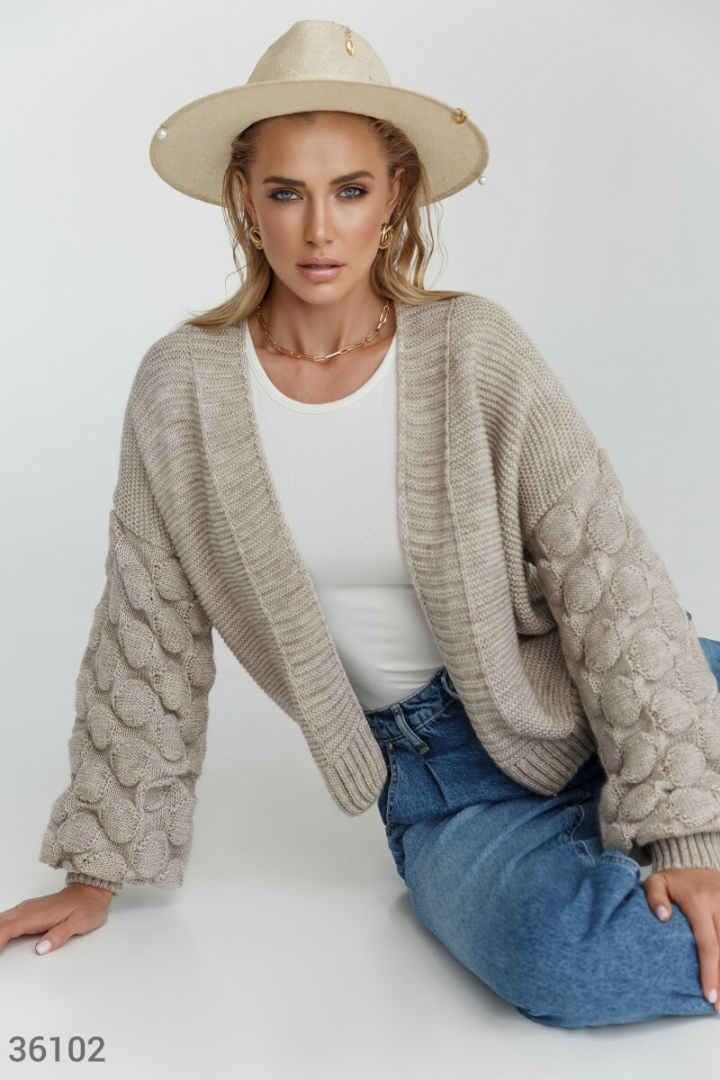 Cropped cardigan with voluminous sleeves