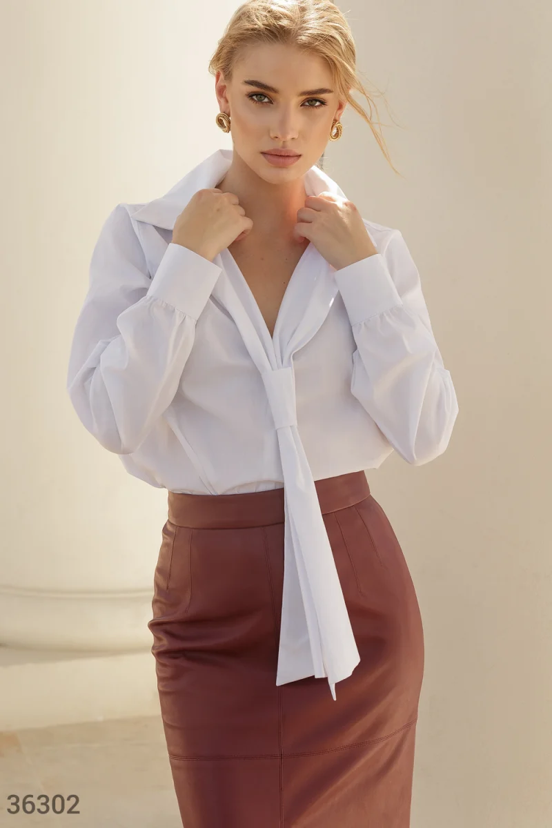 Белая блуза-рубашка с галстуком фотографія 1